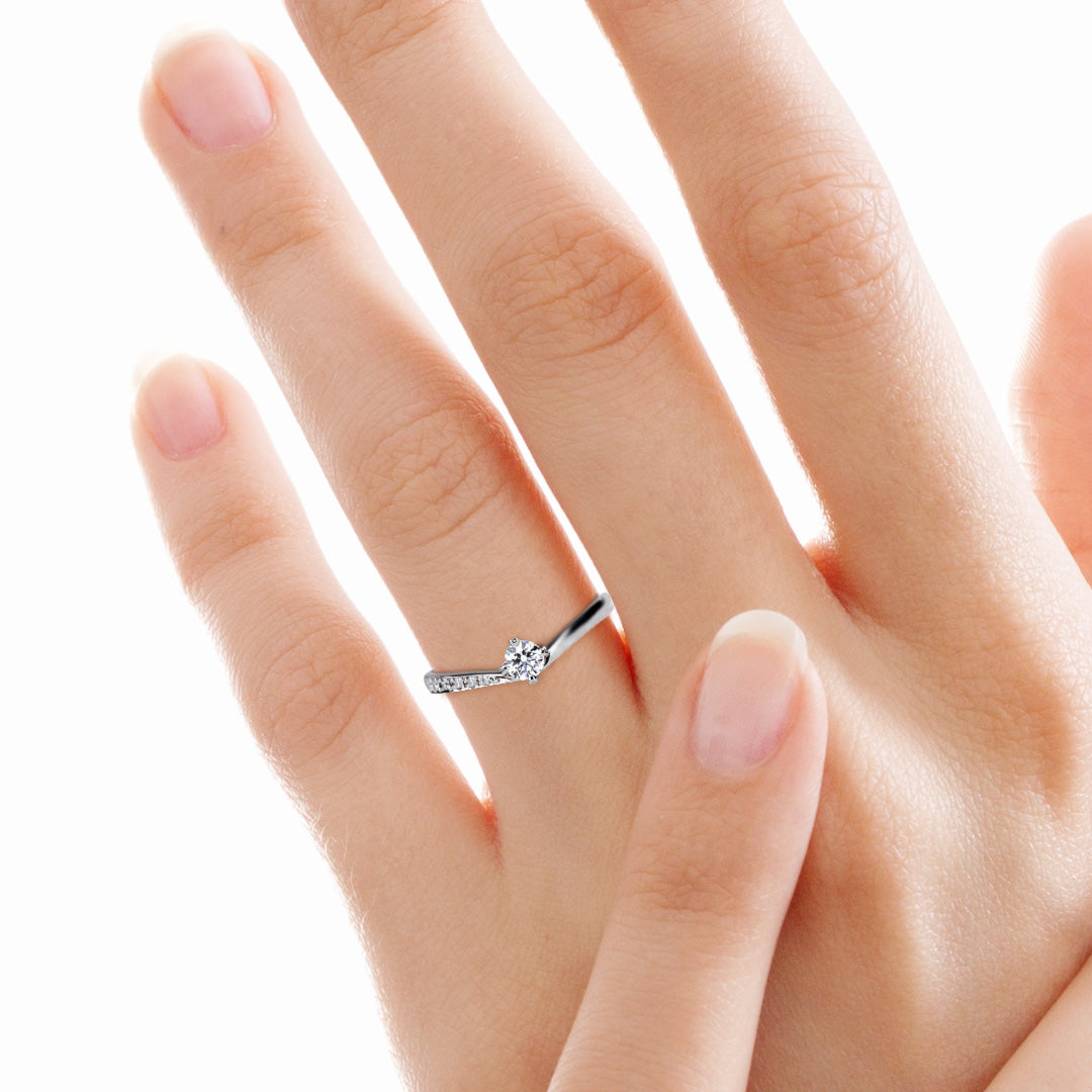 婚約指輪 ハート型の爪が個性的なV字デザインのダイヤモンドリング H&Cメレダイヤを使用 ES1NZKh-0.20,F,VS2,3EX,HC~