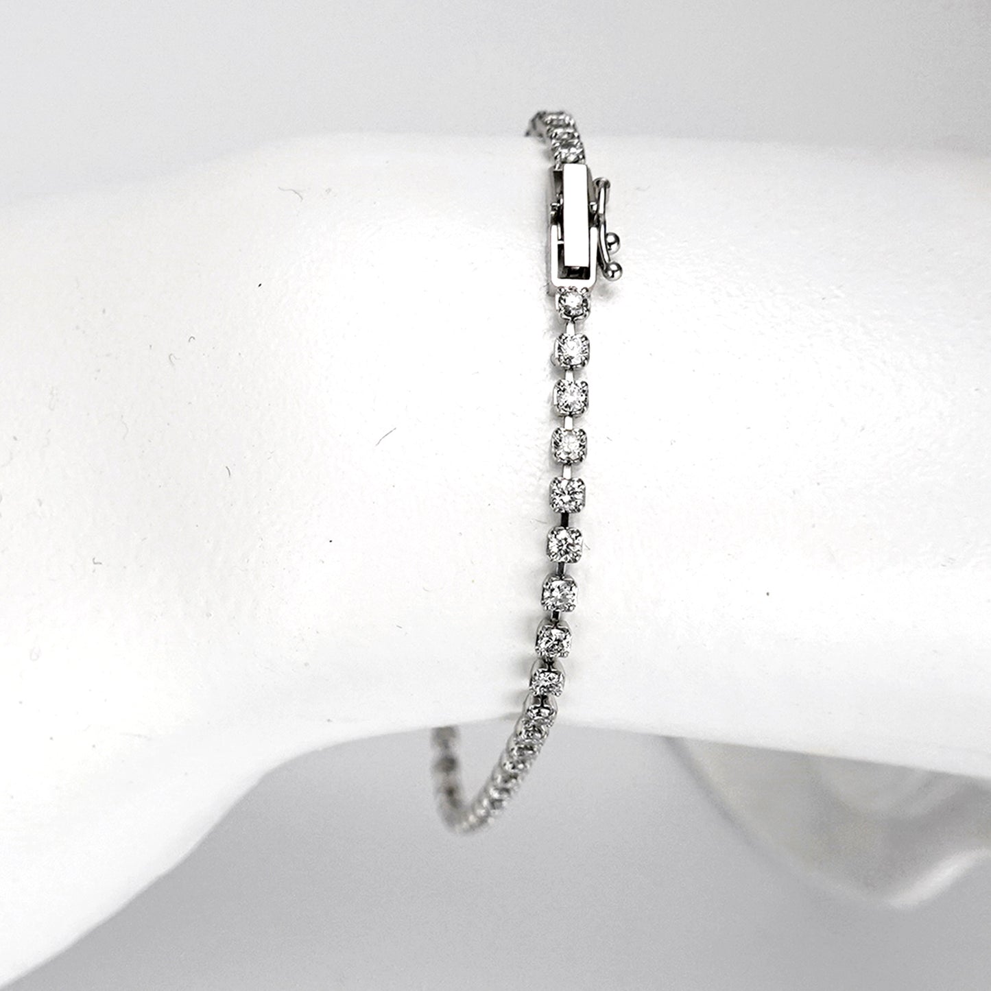 ダイヤモンドブレスレット【2.00ct】 上品なデザインのきれいなダイヤモンドブレスレットBLD2.00ct-6HCP4012390-Pt