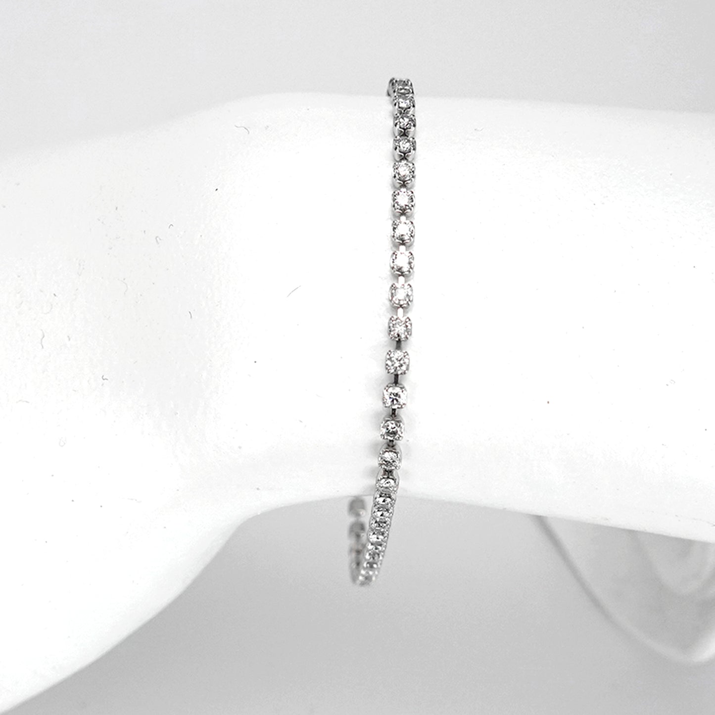 ダイヤモンドブレスレット【2.00ct】 上品なデザインのきれいなダイヤモンドブレスレットBLD2.00ct-6HCP4012390-Pt