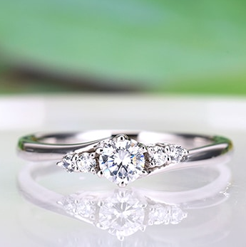 婚約指輪 最高級のダイヤモンドと大きめの高品質H&Cメレダイヤを使った高級感漂う指輪 ETOE-139h-0.27,D,IF,3EX,HC
