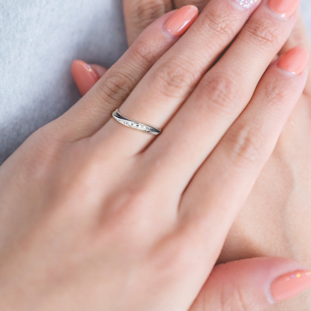 高純度ハードプラチナ結婚指輪ペア 流れるようなウェーブデザインのマリッジリング H&Cの高品質ダイヤモンドを使用 NJ122LDh-M-950H