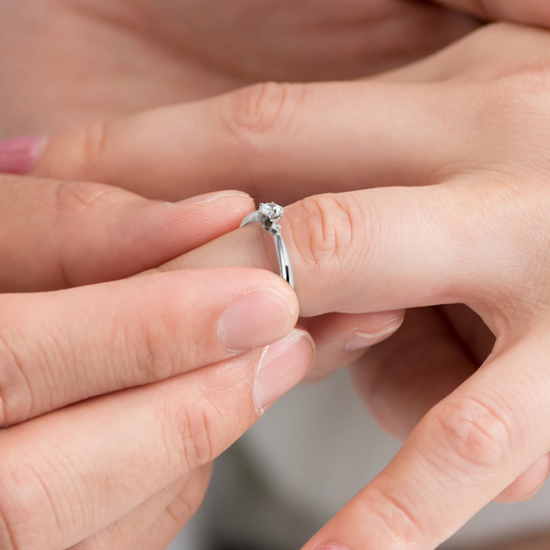 婚約指輪 【最高級フローレスダイヤモンド】 高品質H&Cメレダイヤを使用した高品位ハードプラチナ製(Pt.950H)エンゲージリング ENJ116H-h-0.22,D,FL,3EX,HC