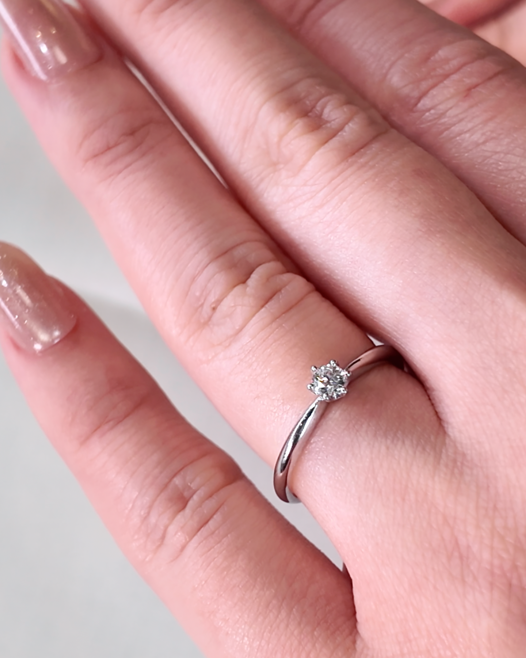 婚約指輪 人気デザインのシンプルなプラチナ製ダイヤモンドリング E1007-0.20ct,F,SI2,VG