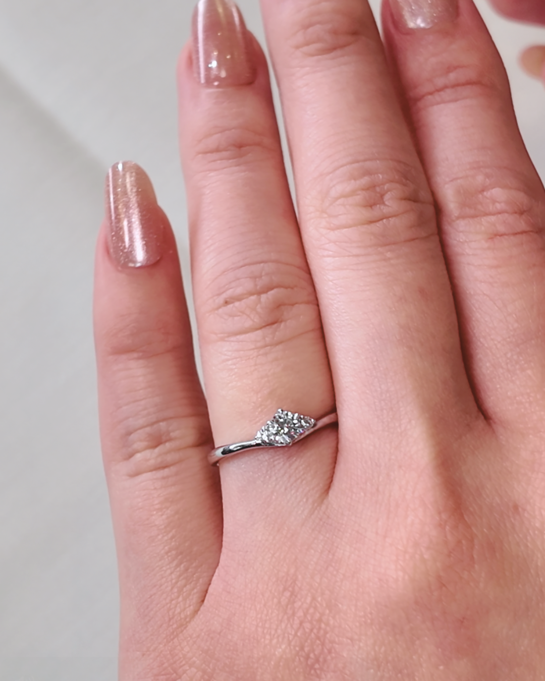 婚約指輪 わずかなV字デザインの高級プラチナダイヤモンドリング EHaPE02n-0.20ct,F,VS2,3EX,HC