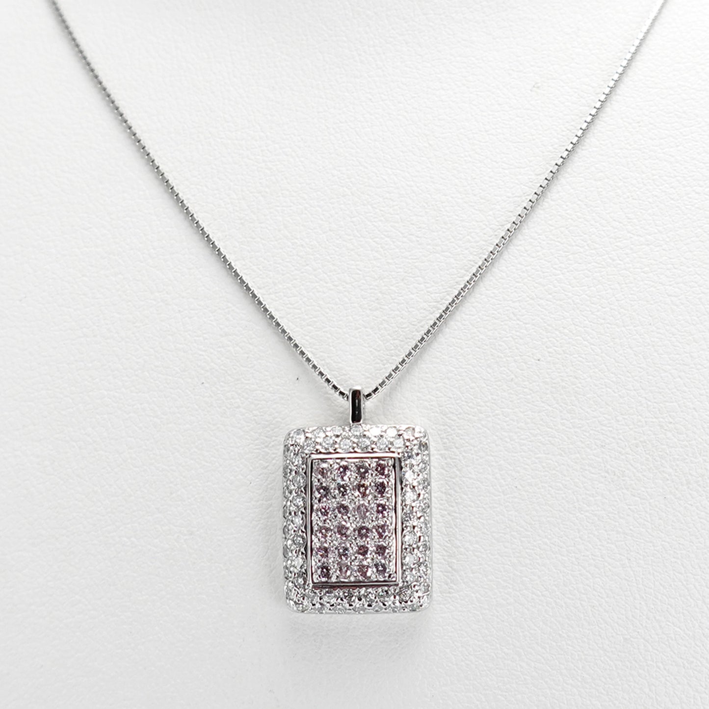 プラチナ製ピンクダイヤモンドペンダント 希少な天然ピンクダイヤモンドをふんだんに使用 65032-P0365-D070