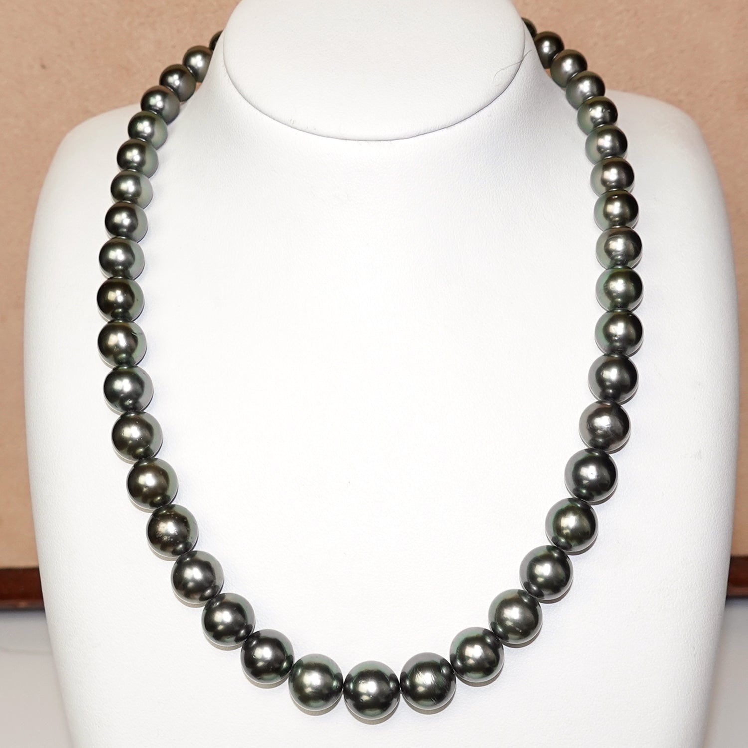 真科研鑑別書 オーロラピーコック 10.0-13.8mm 黒蝶真珠 ネックレス