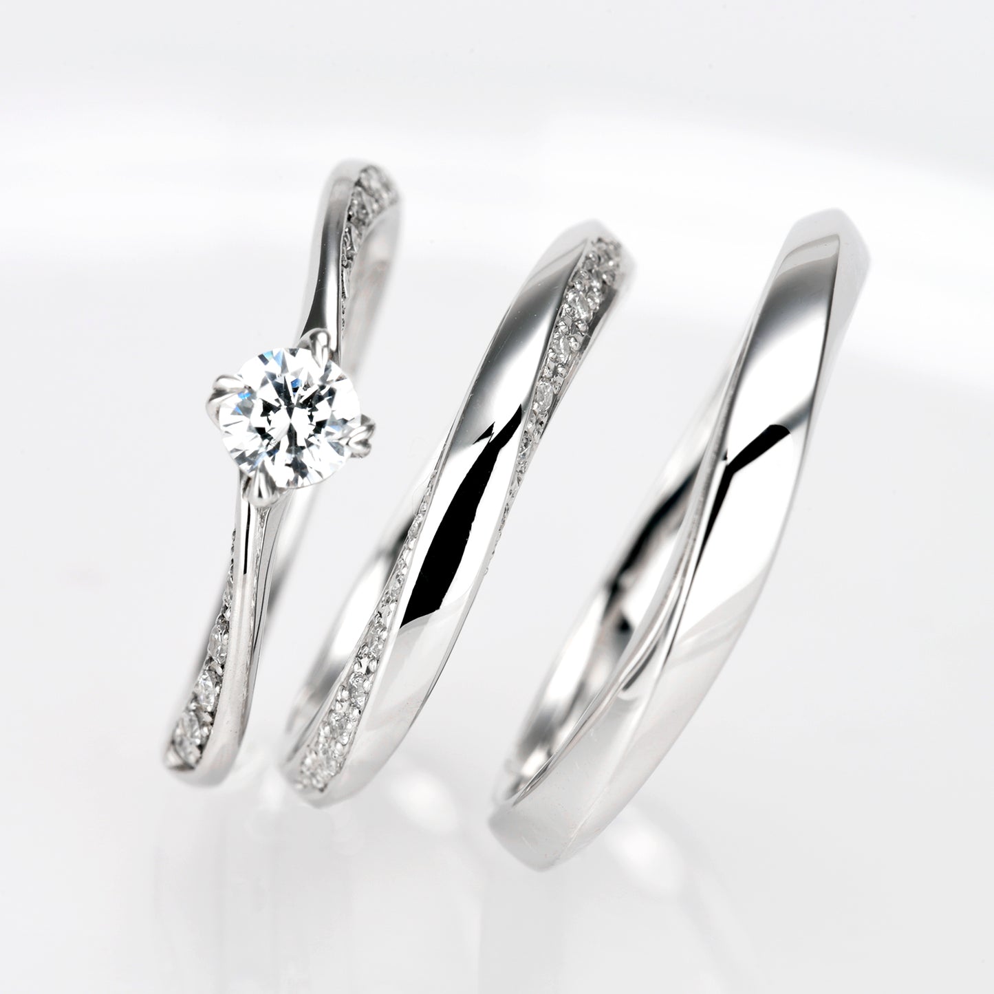 高級セットリング キュートなハート形の爪と高級感のあるメレーダイヤの配列が人気の婚約指輪と結婚指輪のセット BsS1MK-TRM073-074-0.34,D,VVS1,3EX,H&C