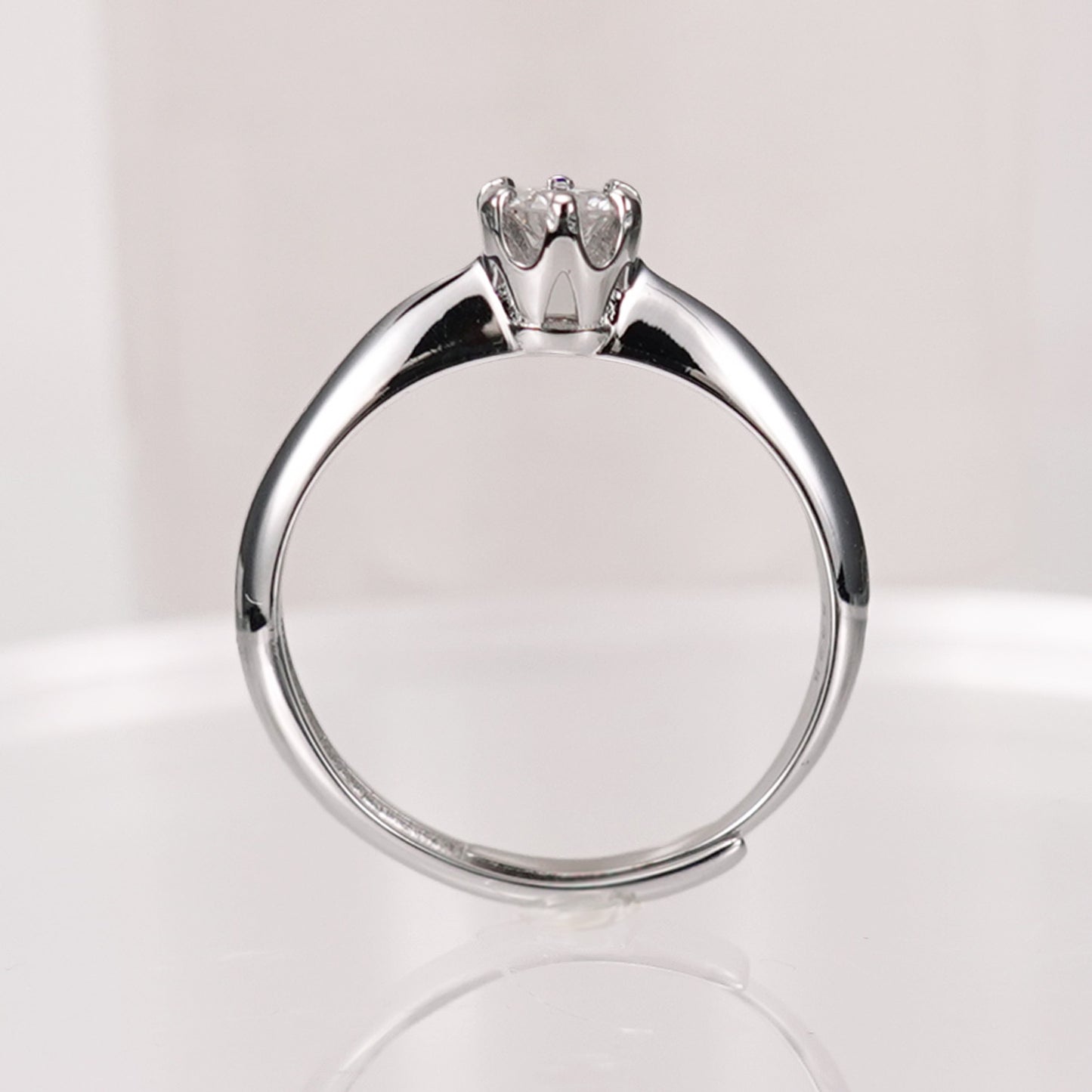 プロポーズリング シルバーにモアサナイトをあしらったシンプルな指輪 サイズ調整可能(5〜21号)