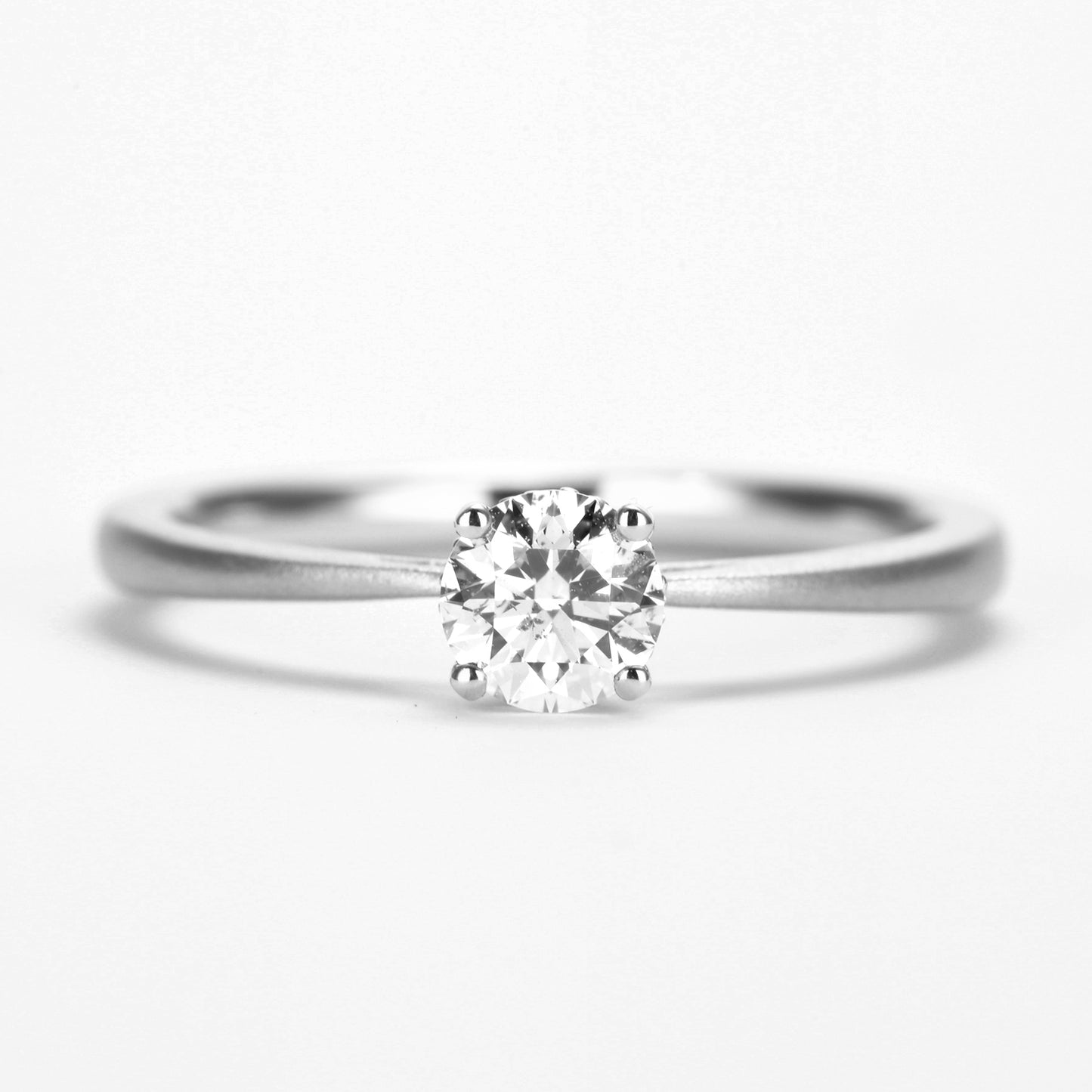 婚約指輪 メインのダイヤモンドの横をメレダイヤで一周取り巻いた高級感のある指輪 E-4TZm-0.20,F,SI2,VG~Pt900