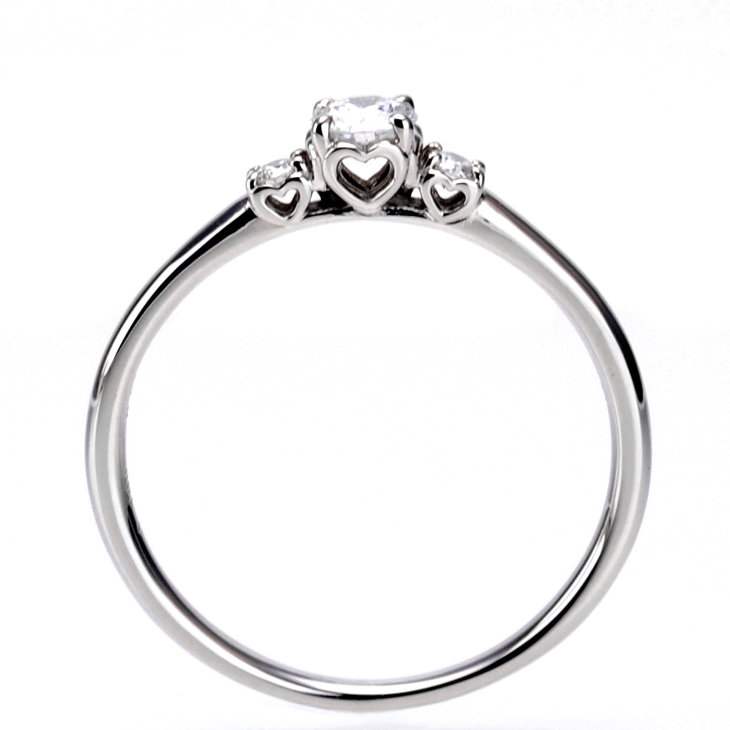 婚約指輪 アイスブルーダイヤモンドとハートの透かし模様のデザインが特徴的 EKK501b-0.20ct