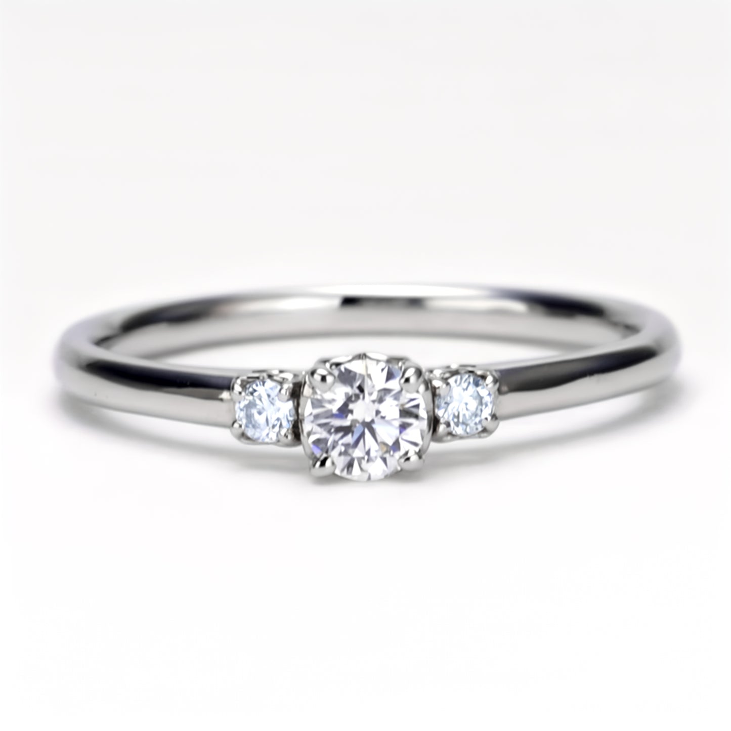 婚約指輪 アイスブルーダイヤモンドとハートの透かし模様のデザインが特徴的 EKK501b-0.20ct