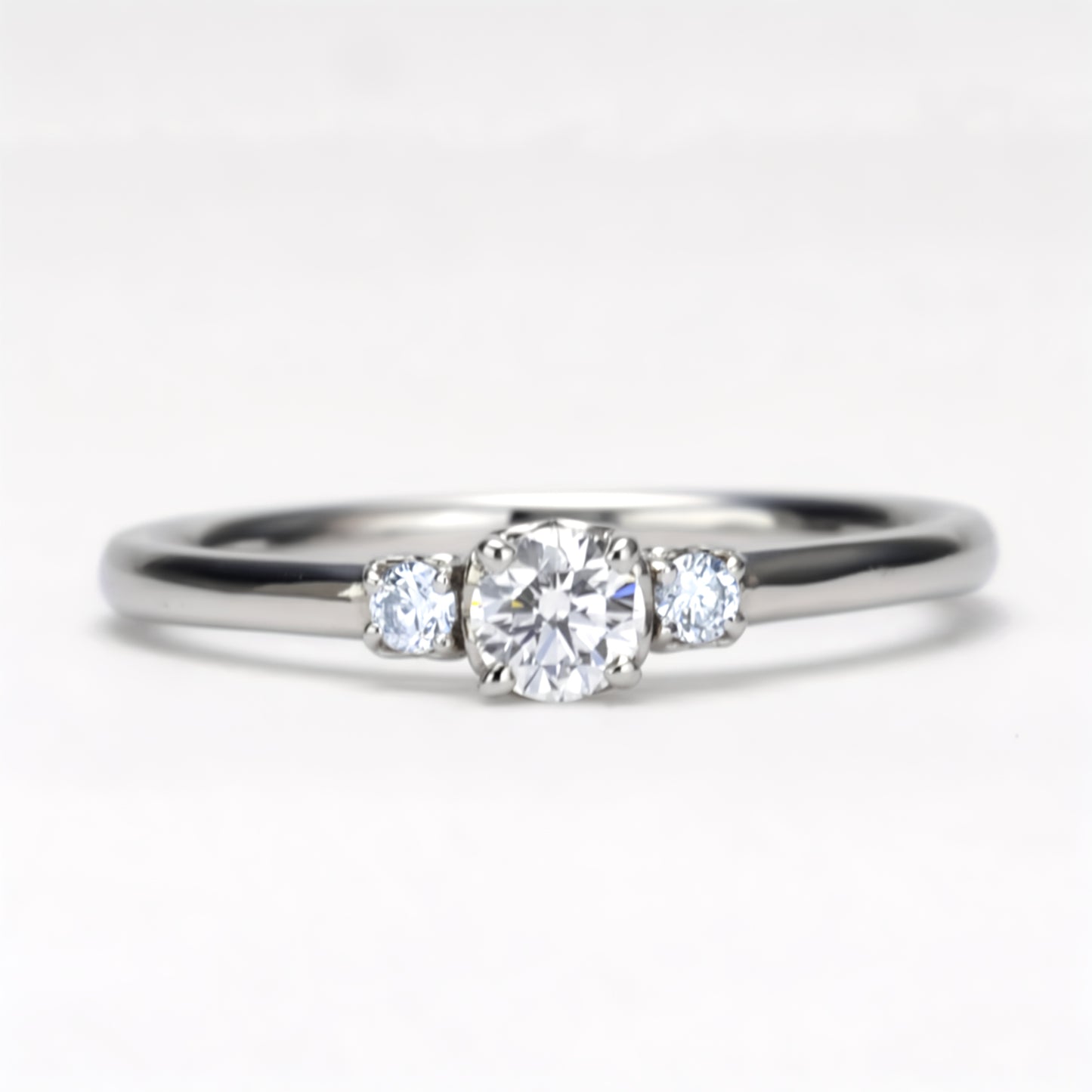婚約指輪 アイスブルーダイヤモンドとハートの透かし模様のデザインが特徴的 EKK501b-0.20ct