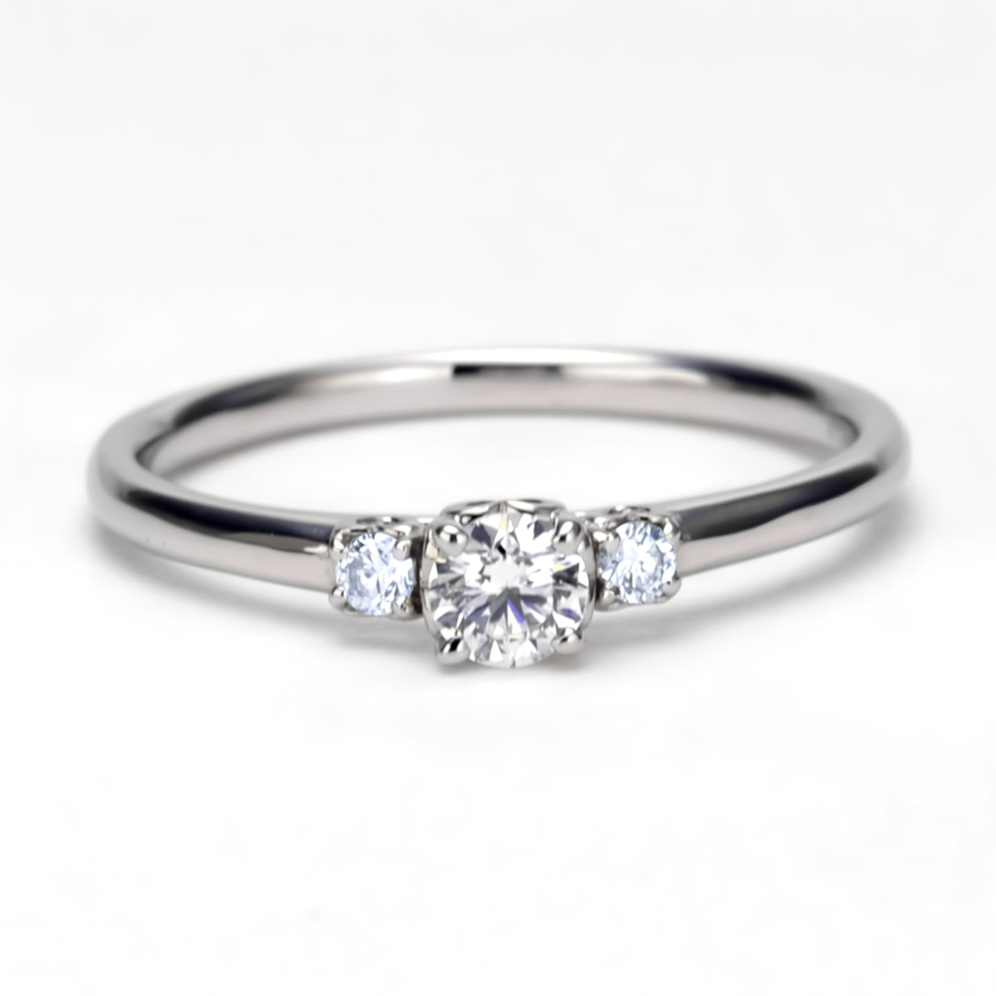 婚約指輪 アイスブルーダイヤモンドとハートの透かし模様のデザインが特徴的 EKK501b-0.20ct
