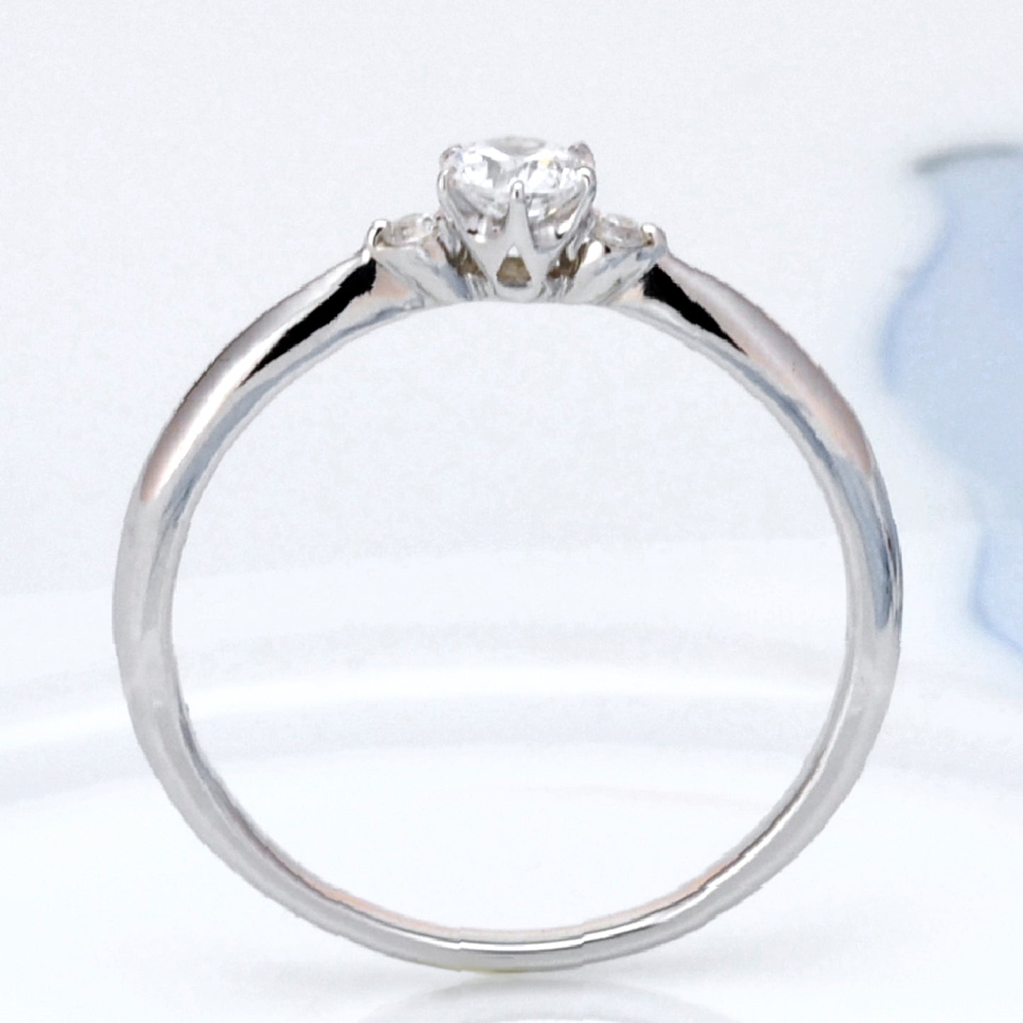 婚約指輪 爽やかな水色のアイスブルーダイヤを使用、高品位ハードプラチナリング ENJ116H-b-0.20,D,VS2,3EX,HC