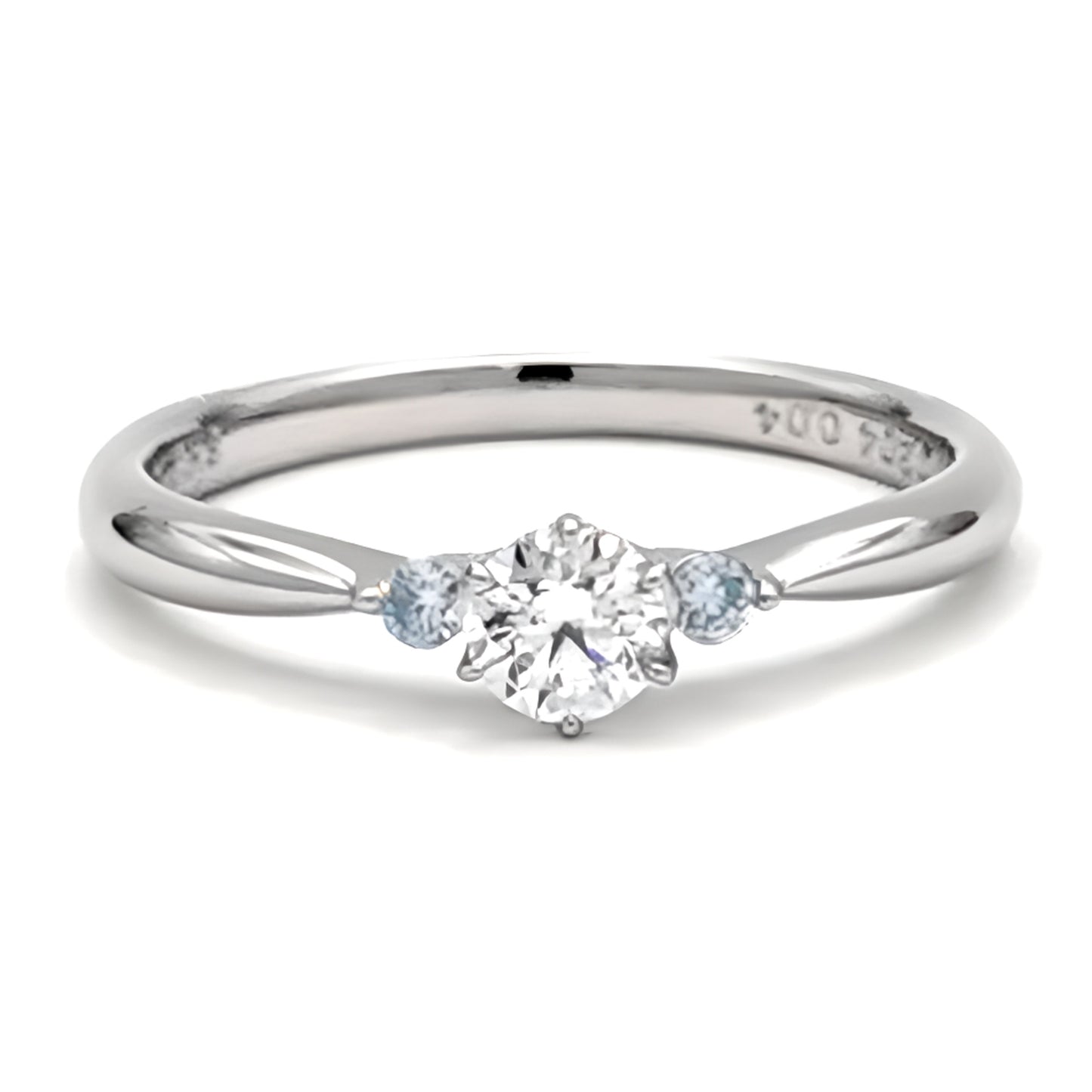 プラチナ婚約指輪 サイドに爽やかな水色のアイスブルーダイヤを使用 ENJ116-b-0.20ct,F