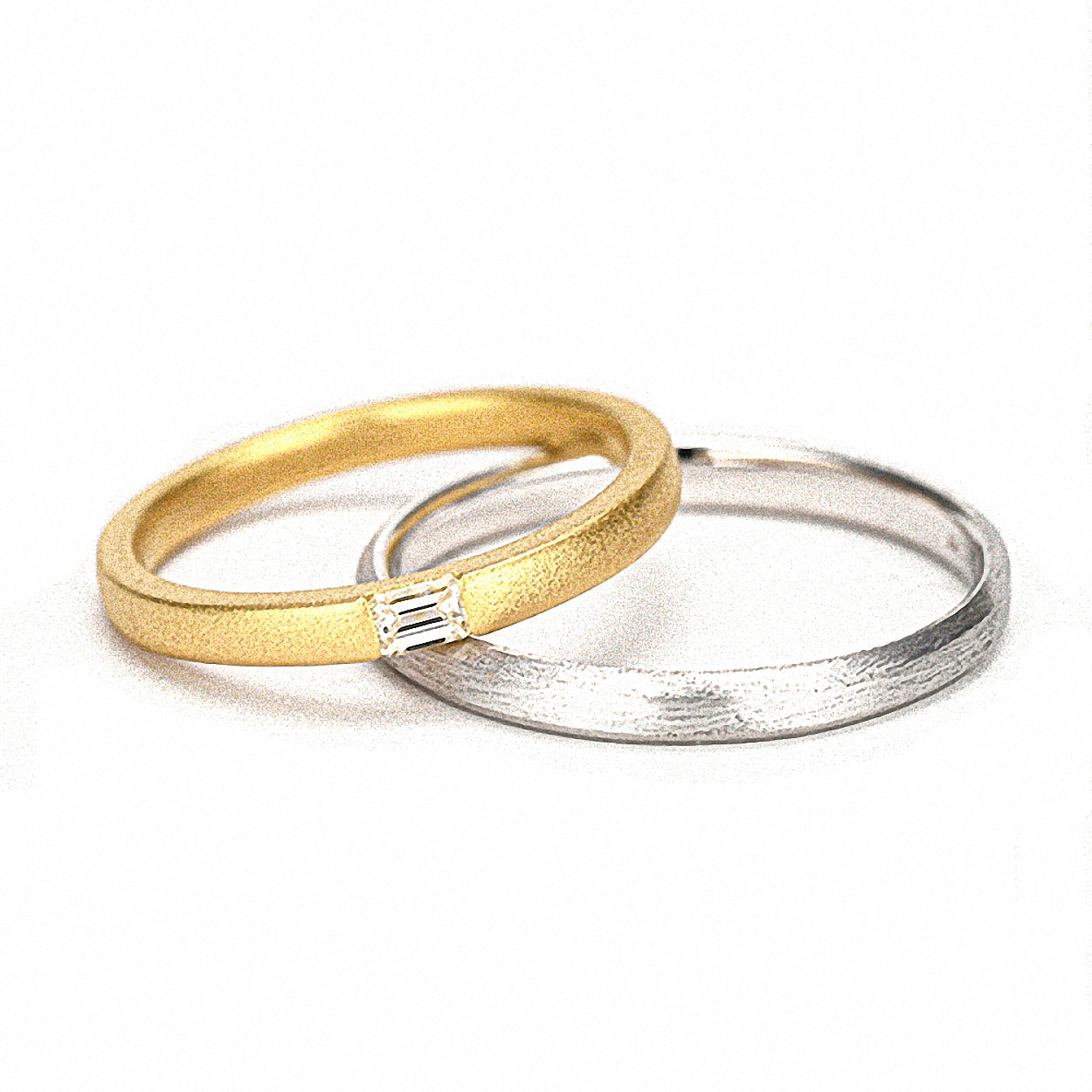 エメラルドカットダイヤモンド結婚指輪ペア つや消しを施したゴールドとプラチナのマリッジリング MpJTH-EM01-K18-ODM10-Pt