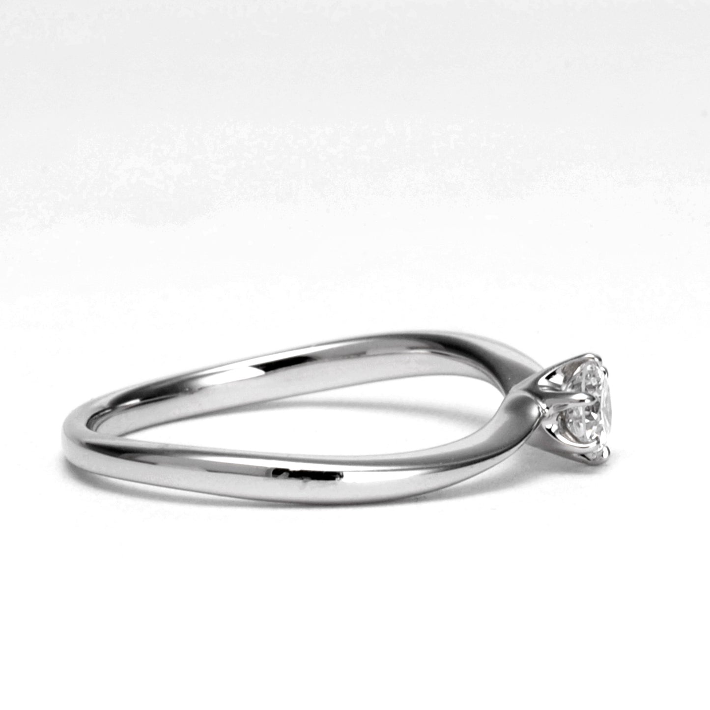 プラチナ製婚約指輪 爪が低くシンプルで普段使いしやすい人気のデザイン EJTR22-0.20ct,F