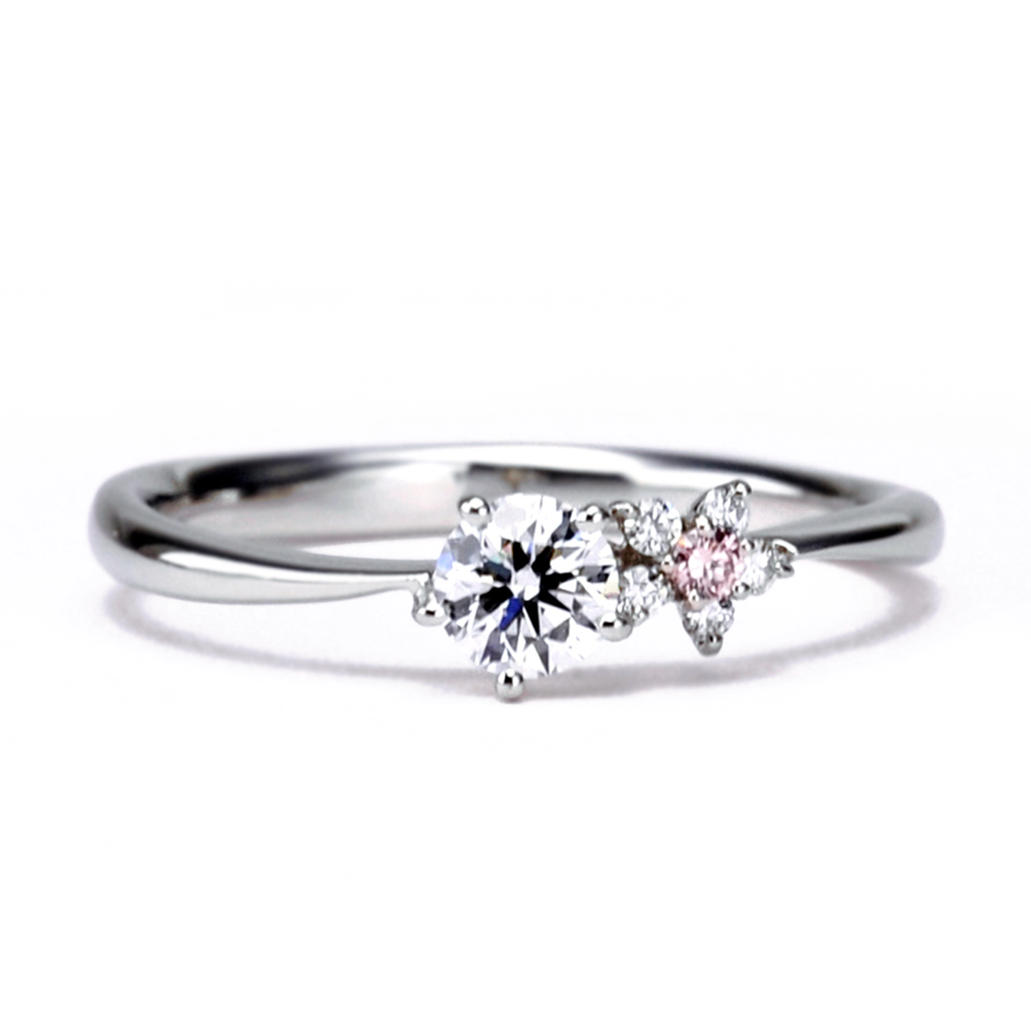 【Karen】婚約指輪 個性的な花びらのデサイン ピンクダイヤとH&Cメレダイヤ使用 EJTR23Bph-0.20ct,F
