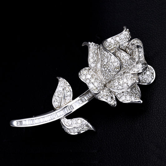 ダイヤモンドブローチ ダイヤモンドをふんだんに(1.50ct)使用した高級品 K18WG