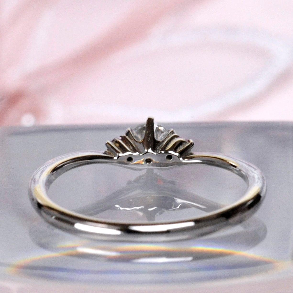 プラチナ婚約指輪 ピンクサファイヤを2個使用したスマートなV字リング EK0896ps-0.18ct