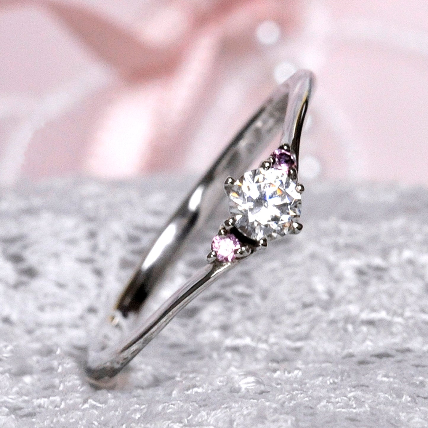 プラチナ婚約指輪 ピンクサファイヤを2個使用したスマートなV字リング EK0896ps-0.18ct