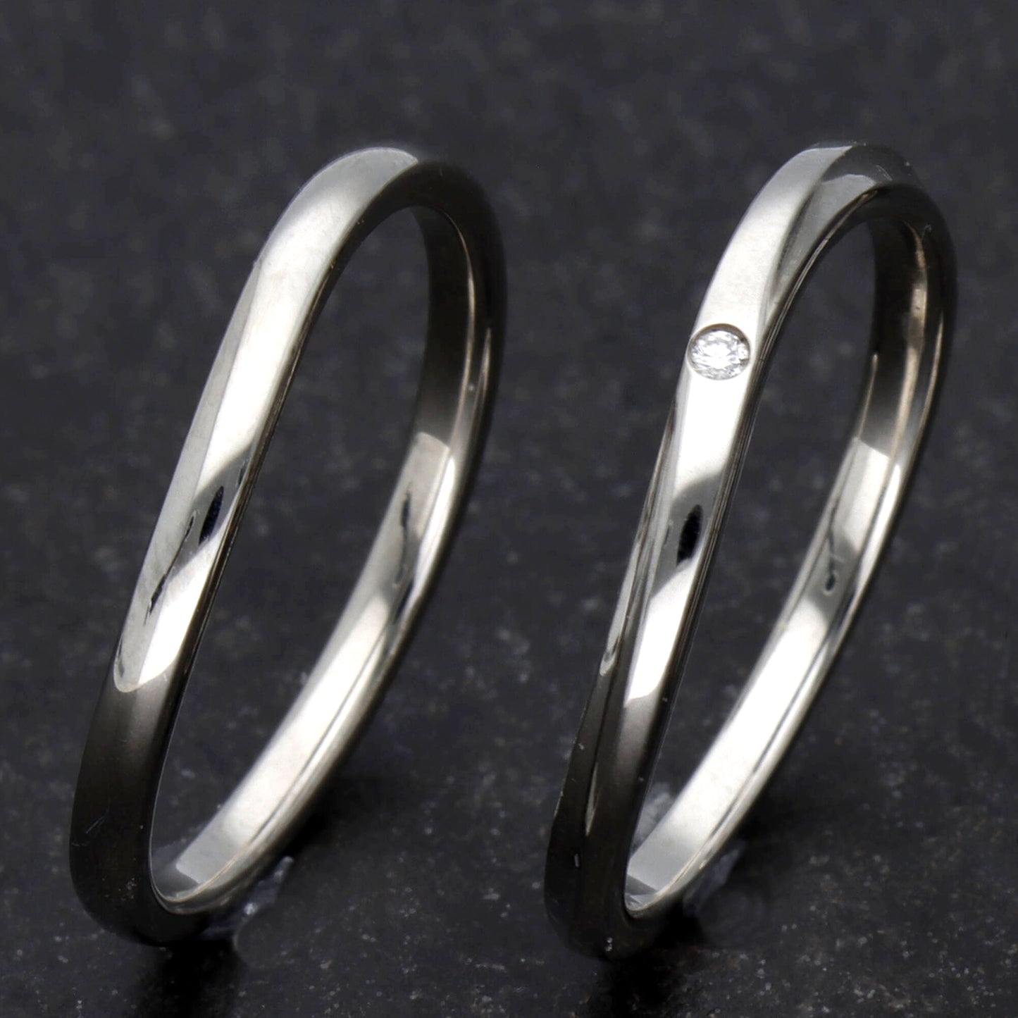 【鍛造】結婚指輪ペア 変形やキズに非常に強い鍛造パラジュウムリング 細めの緩やかなウェーブデザイン MpKK301-LD1-M-Pd950