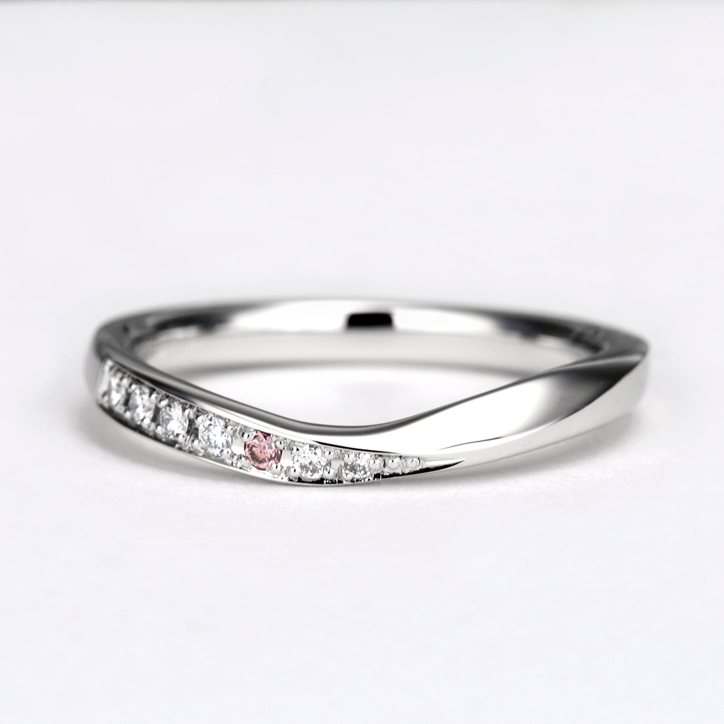 HarmonyPremium-6pリングセット 婚約指輪に大粒の0.30ctダイヤモンド、結婚指輪にピンクダイヤを使用 高純度ハードプラチナ製リングセット BsHaPre6p-0.30ct,D