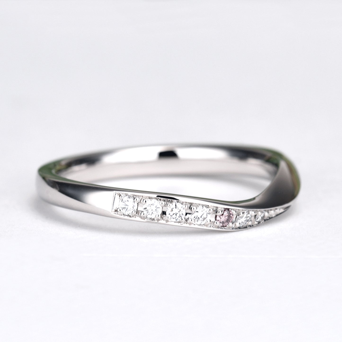 HarmonyPremium-6pリングセット 婚約指輪に大粒の0.30ctダイヤモンド、結婚指輪にピンクダイヤを使用 高純度ハードプラチナ製リングセット BsHaPre6p-0.30ct,D