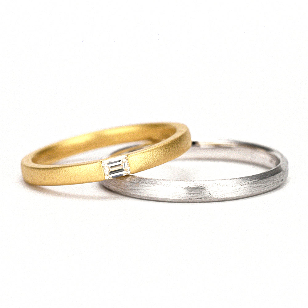 エメラルドカットダイヤモンド結婚指輪ペア つや消しを施したゴールドとプラチナのマリッジリング MpJTH-EM01-K18-ODM10-Pt