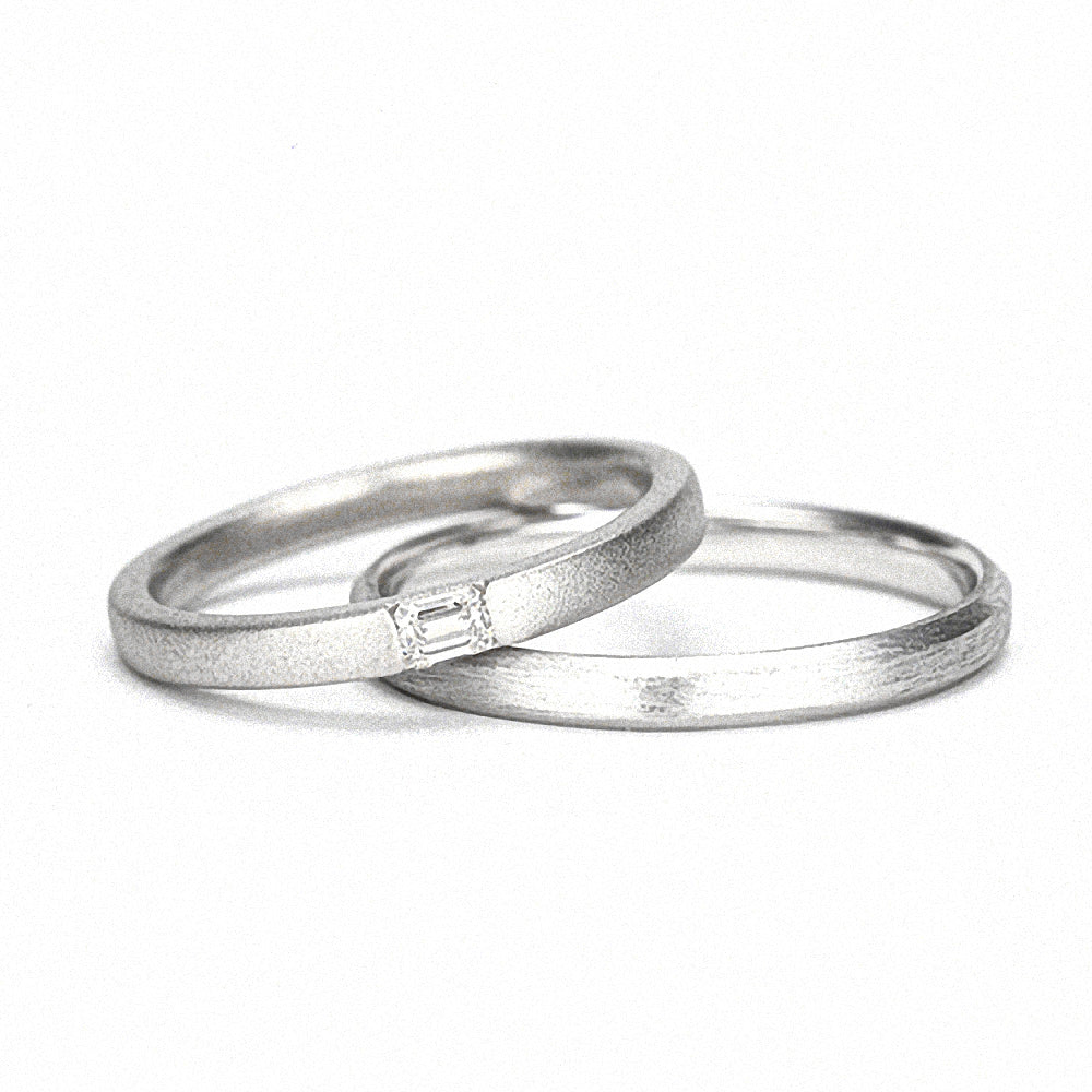 エメラルドカットダイヤモンド結婚指輪ペア つや消し加工のプラチナ製マリッジリング MpJTH-EM01-Pt-ODM10-PtH