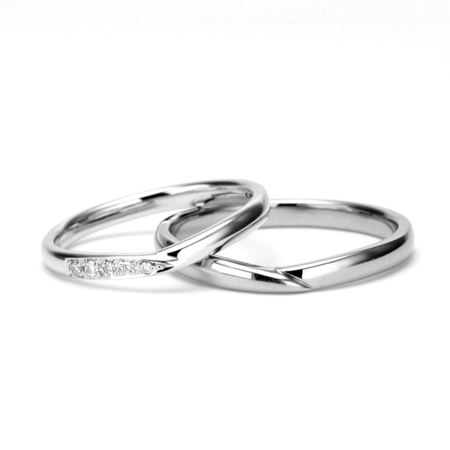 結婚指輪ペア 【月華〜Gekka〜】 高品位ハードプラチナとH&Cダイヤの高品質リング 緩やかなV字デザインで指がスマートに見えます MpKK01h-Pt950H