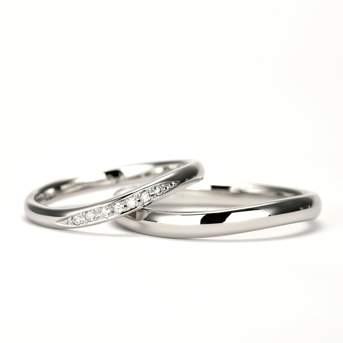 鍛造スーパーハード純プラチナ結婚指輪ペア 鍛造Pt999SHを使用した変形やキズに非常に強い鍛造リング 鍛造では珍しい緩やかなやさしいカーブデザイン(高品質H&Cダイヤ) MpKK81-20Dh7-25-Pt999SH