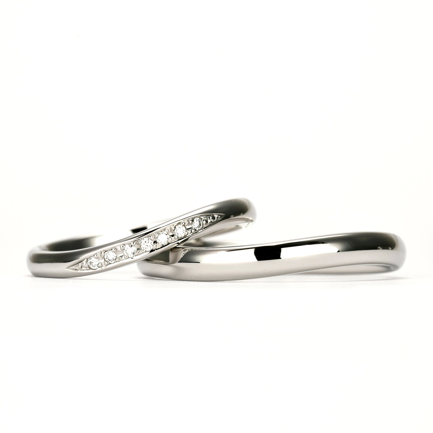 鍛造スーパーハード純プラチナ結婚指輪ペア 鍛造Pt999SHを使用した変形やキズに非常に強い鍛造リング 鍛造では珍しい緩やかなやさしいカーブデザイン(高品質H&Cダイヤ) MpKK81-20Dh7-25-Pt999SH