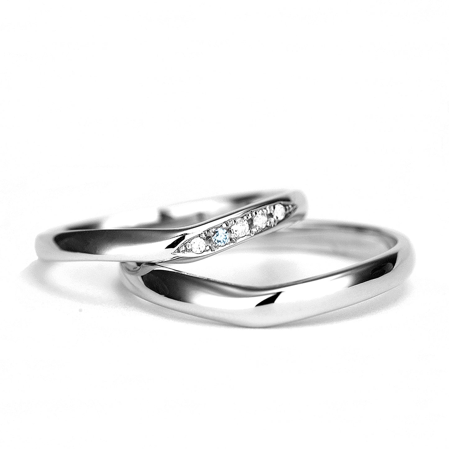 ブライダルリングセット 人気の緩やかなV字の婚約指輪とアイスブルーメレダイヤとH&Cメレダイヤ結婚指輪のセット BsODPE02h-NJ15LDBb1h4-MB-0.20ct,D,VS2,3EX,HC