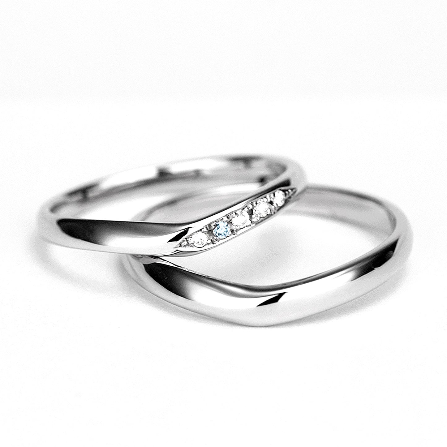 ブライダルリングセット 人気の緩やかなV字の婚約指輪とアイスブルーメレダイヤとH&Cメレダイヤ結婚指輪のセット BsODPE02h-NJ15LDBb1h4-MB-0.20ct,D,VS2,3EX,HC