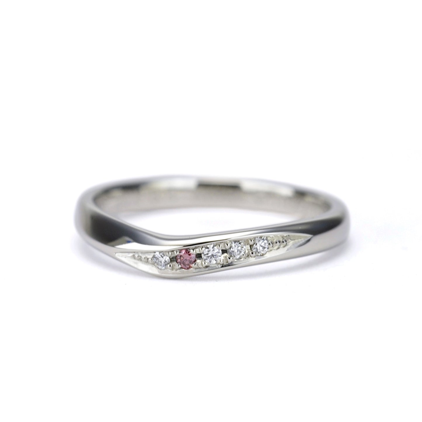 結婚指輪ペア 女性用は天然ピンクダイヤとH&Cカットのダイヤを使用 高品位ハードプラチナ製(Pt.950H)で、引っ掛かりの少ない精巧な作りの高級エンゲージリング MpNJ15Lp1hM-Pt950H