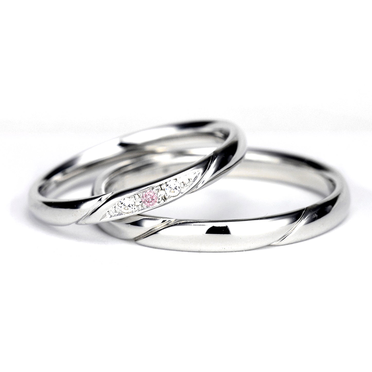 結婚指輪ペア ストレートデザインにウェーブパターンのアクセント 女性用には希少なピンクダイヤと高品質H&Cダイヤを使用 MpO13DBphO13