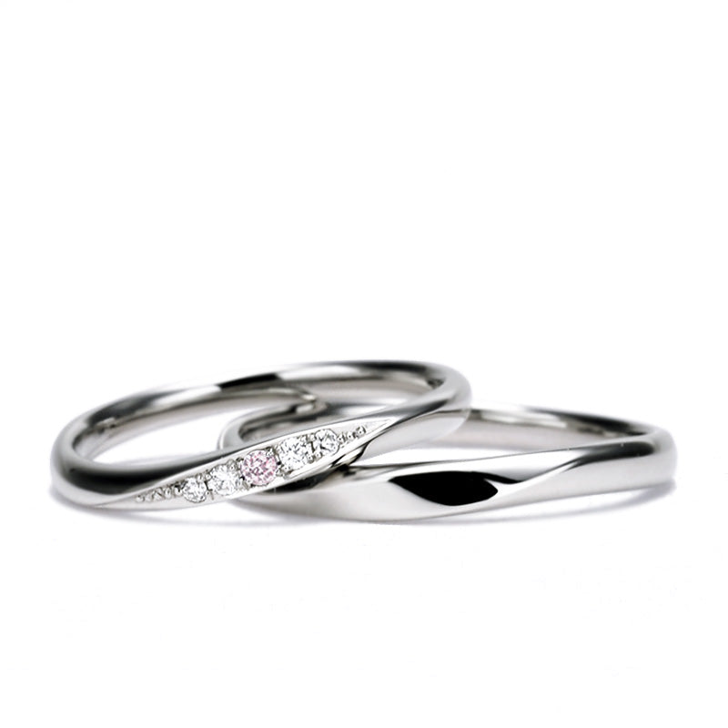 結婚指輪ペア 緩やかなウェーブデザインとアクセントのピンクダイヤが特徴的 高強度なハードプラチナを使用 MpODP01-Lp1M