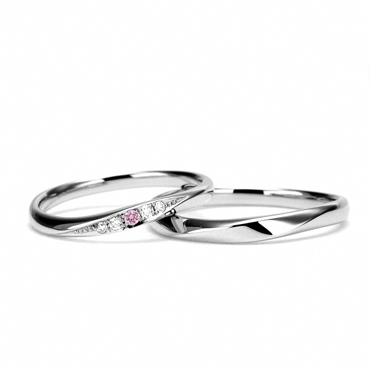 結婚指輪ペア 緩やかなウェーブデザインとアクセントのピンクダイヤが特徴的 高強度なハードプラチナを使用 MpODP01-Lp1M