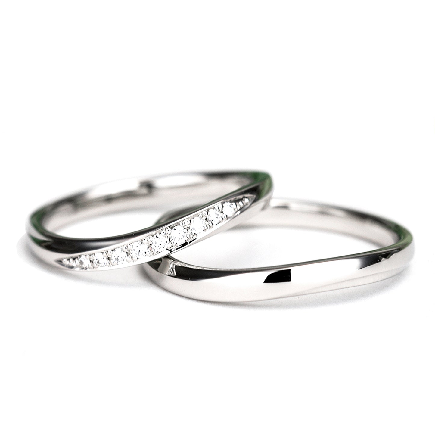 【鍛造】結婚指輪ペアPt 変形やキズにとても強いプラチナ鍛造リング。鍛造では珍しく緩やかなやさしいウェーブデザイン MpTZ-002DS-001L-Pt