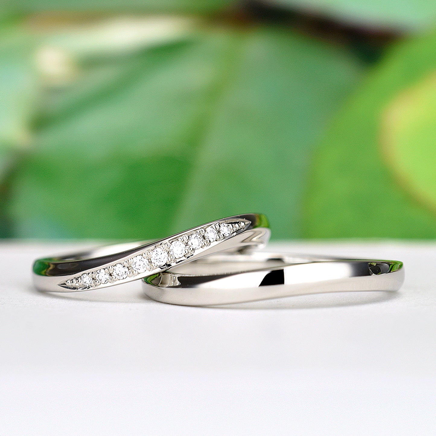 【鍛造】結婚指輪ペアPt 変形やキズにとても強いプラチナ鍛造リング。鍛造では珍しく緩やかなやさしいウェーブデザイン MpTZ-002DS-001L-Pt