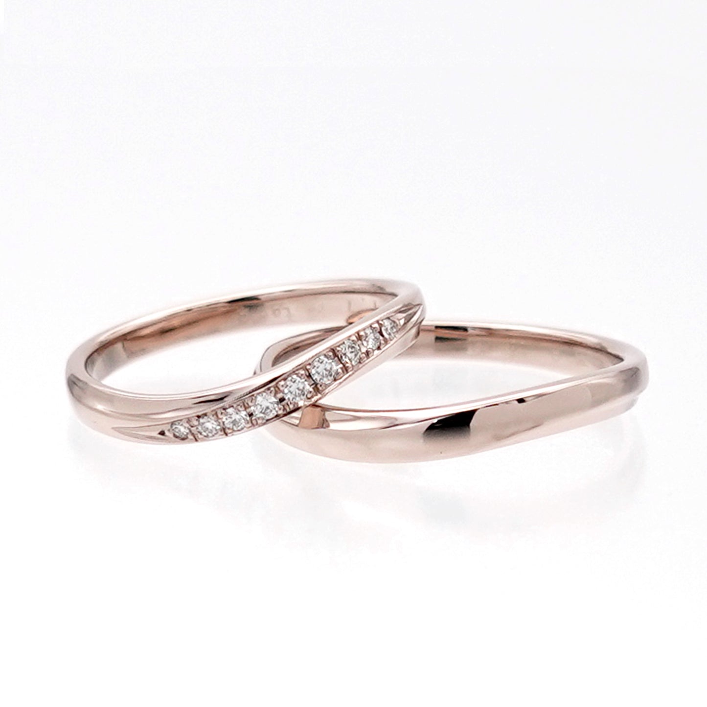 【鍛造】結婚指輪ペア 肌色に馴染む淡いピンクゴールドのリングに高品質H&Cダイヤモンドを使用 変形やキズに非常に強い鍛造製法の指輪 MpTZ002h-TZ001-K18CLG