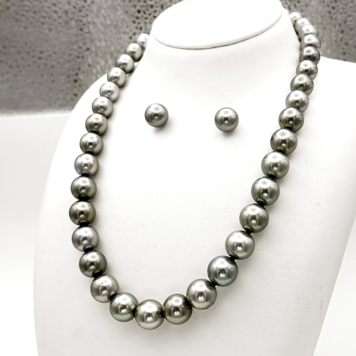 黒蝶真珠ネックレス+イヤリング(ピアス)セット 【オーロラオーシャンブルー(OceanBlue)】ブルーグレー系で色照りが非常に良い高品質な真珠 【真珠科学研究所鑑定鑑別書付】 N-KC-OCB-9.0~11.9mm-SKXXX298