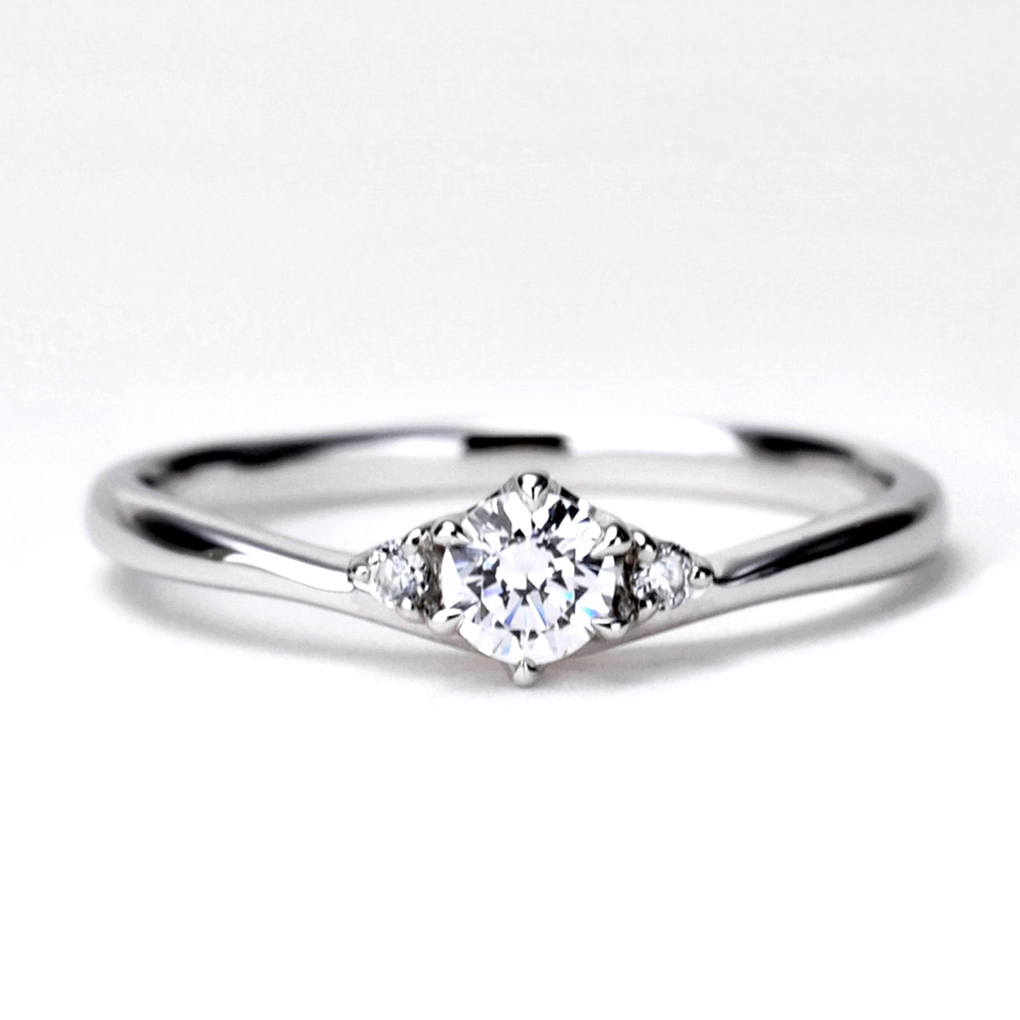 ブライダルリングセット 人気の緩やかなV字の婚約指輪とアイスブルーメレダイヤとH&Cメレダイヤ結婚指輪のセット BsODPE02h-NJ15LDBb1h4-MB-0.20ct,D,VS2,3EX,HC