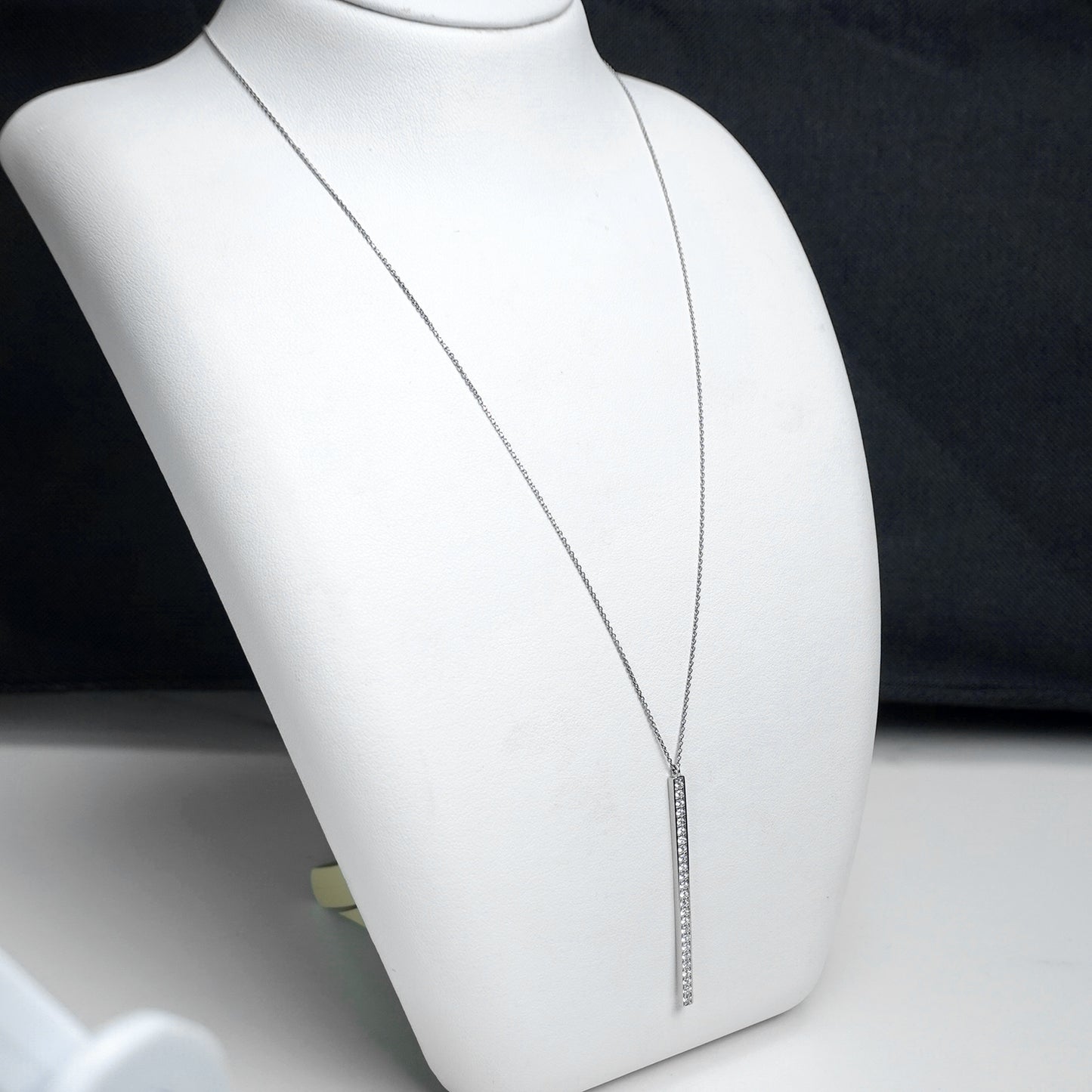 ダイヤモンドペンダントプラチナ 25個の美しいダイヤモンドを使用したシャープなデザイン PND-38-489-0.50ct/25p