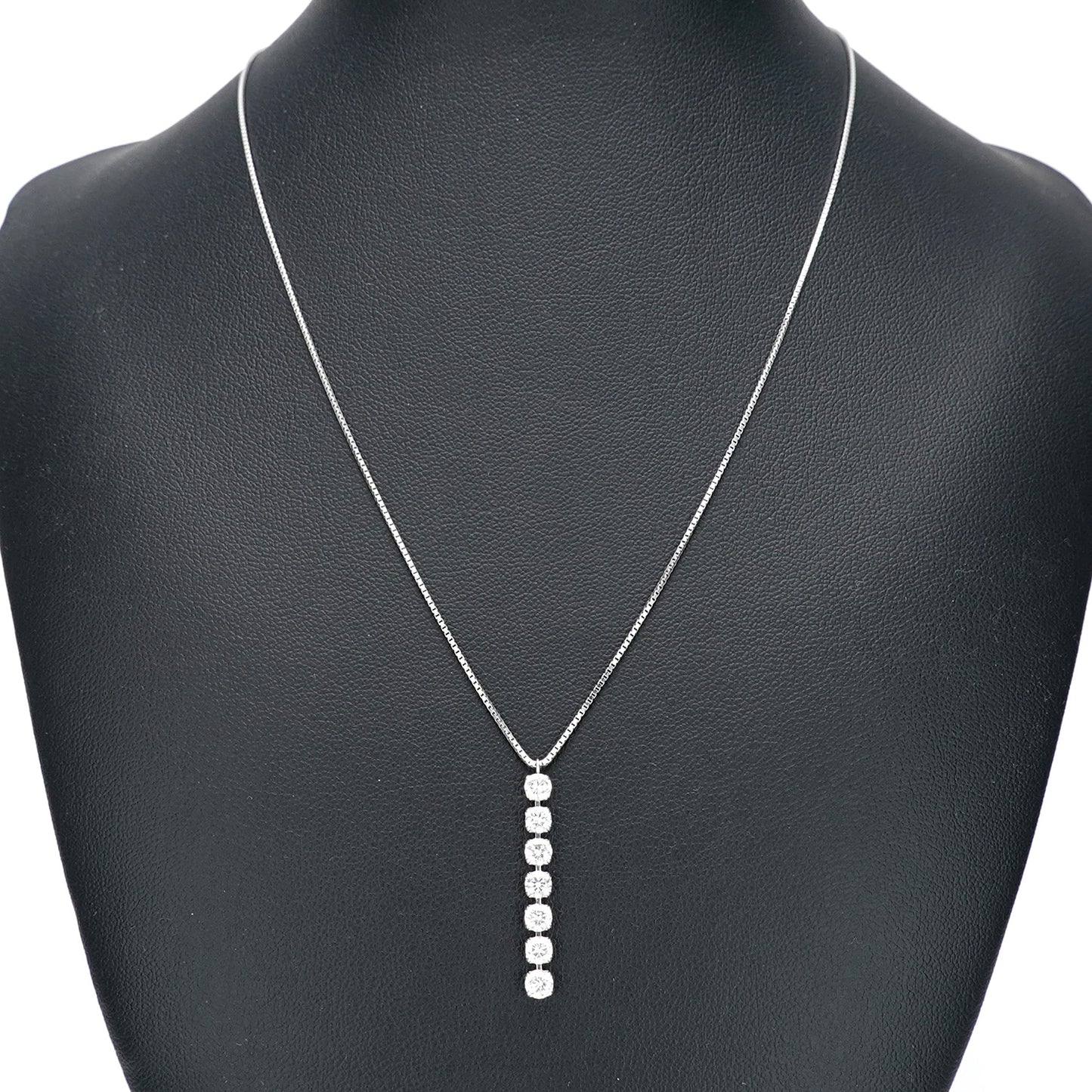 プラチナ製ダイヤモンドペンダント 合計1.00ctのきれいなダイヤモンドを使用 DJC12733-1.00ct/7p