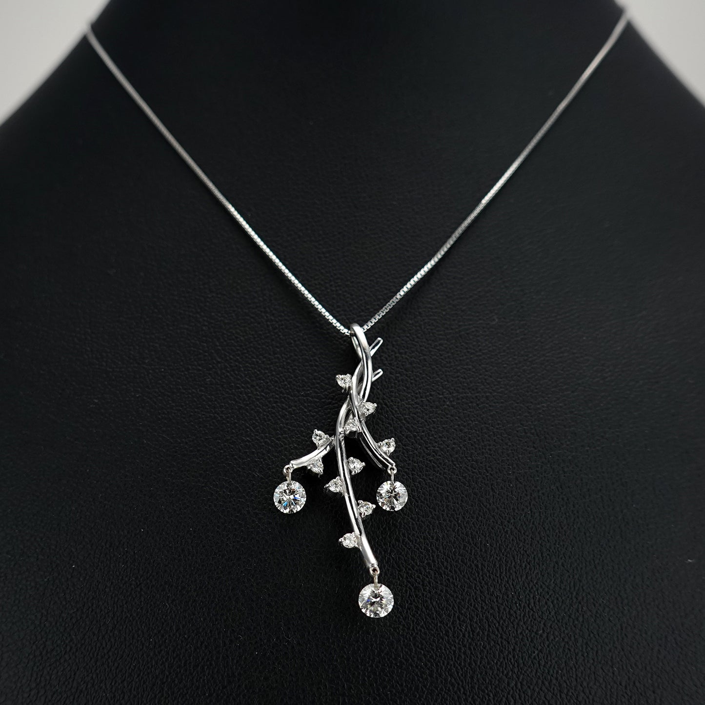 ダイヤモンドペンダントトップ(1.00ct) ダイヤモンドが細かく揺れるペンダント 散りばめられたメレダイヤが美しく輝きます-PND-LD3-1.00ct-K18WG