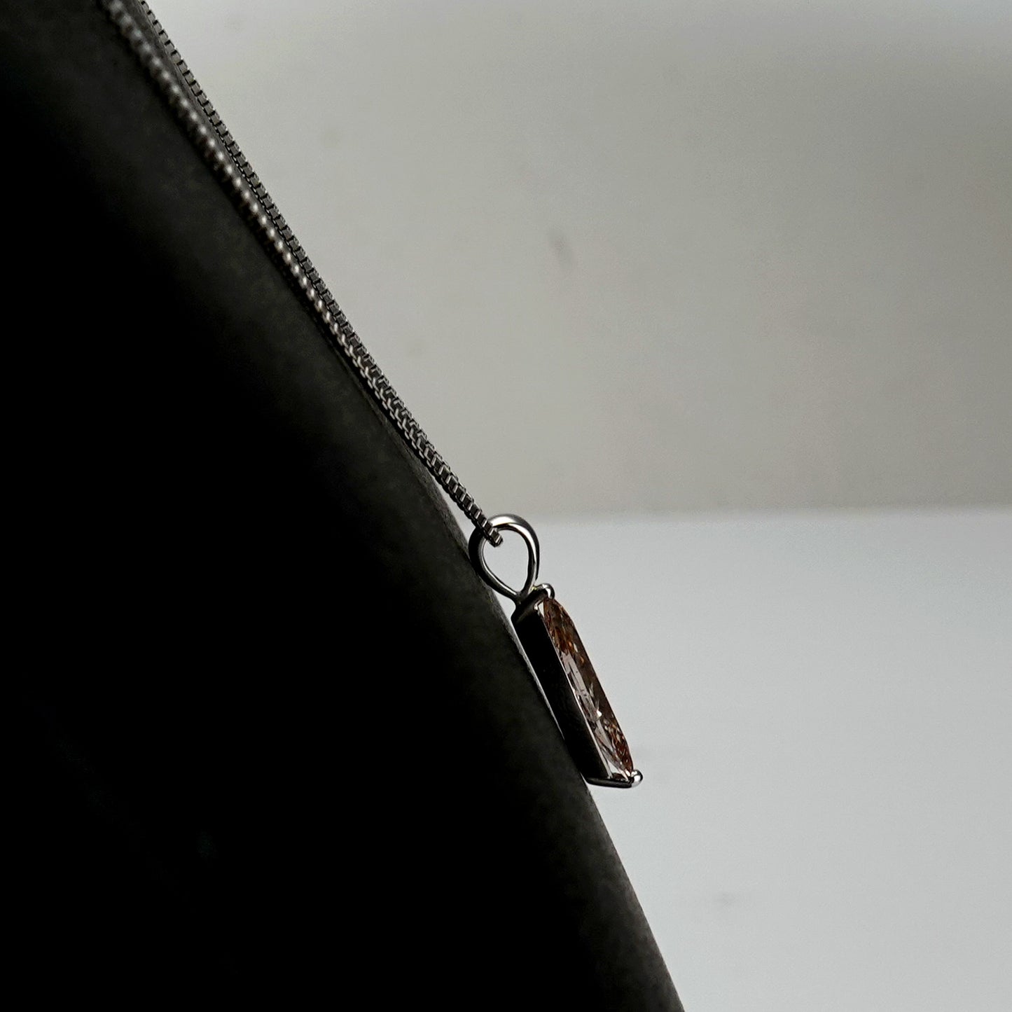 プラチナ製ダイヤモンドペンダント1.087ct FancyLichtBrown(マーキースカット)のダイヤモンドを使用 PND-MQ-1.087ct