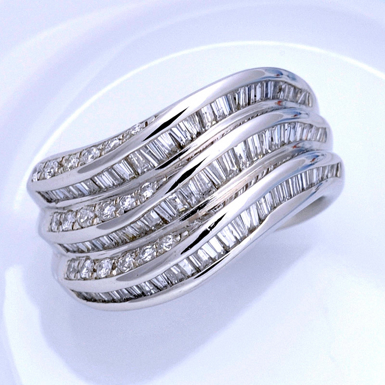 【特別価格】ダイヤモンドリング(1.47ct) ダイヤモンドとプラチナを贅沢に使用したボリュームのある指輪WJD267154