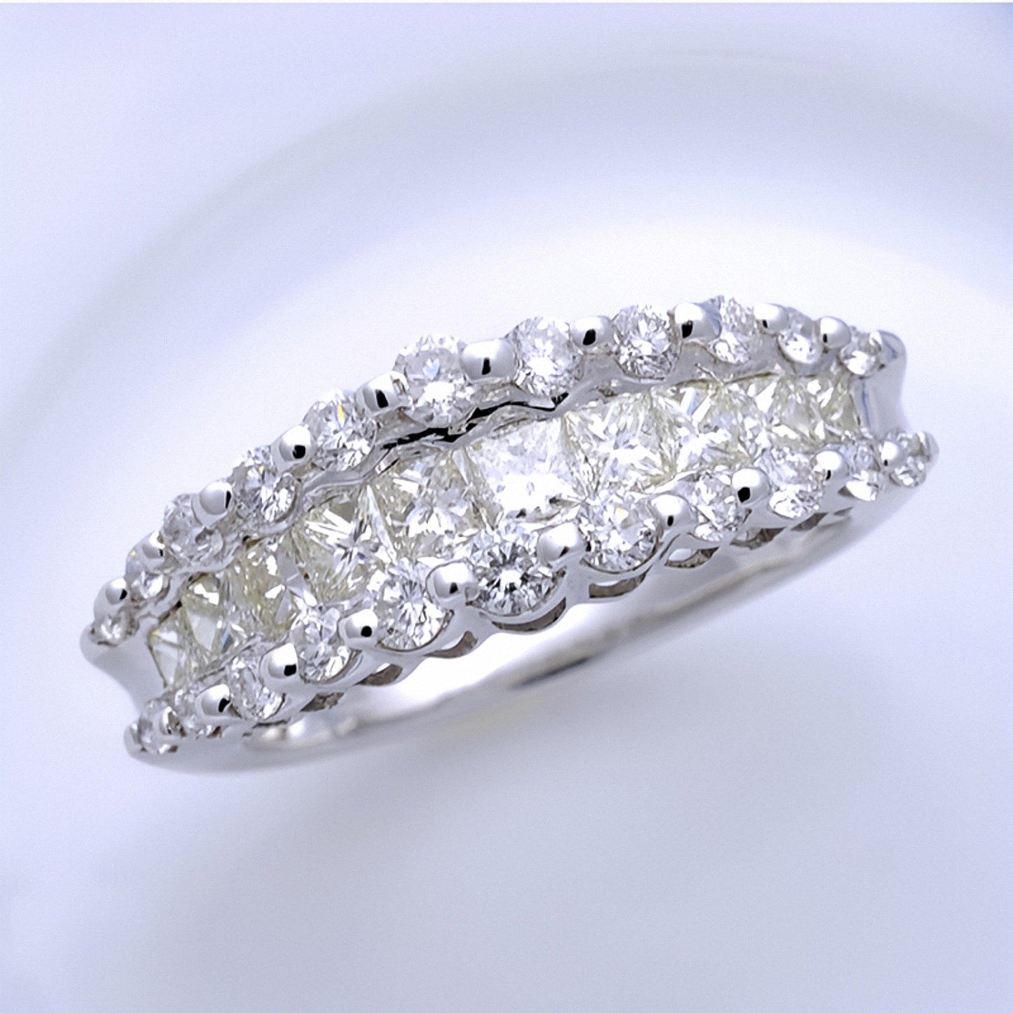 【特別価格】ダイヤモンドリング1.50ct ダイヤモンドとプラチナを贅沢に使用したボリュームのある指輪 TG060521
